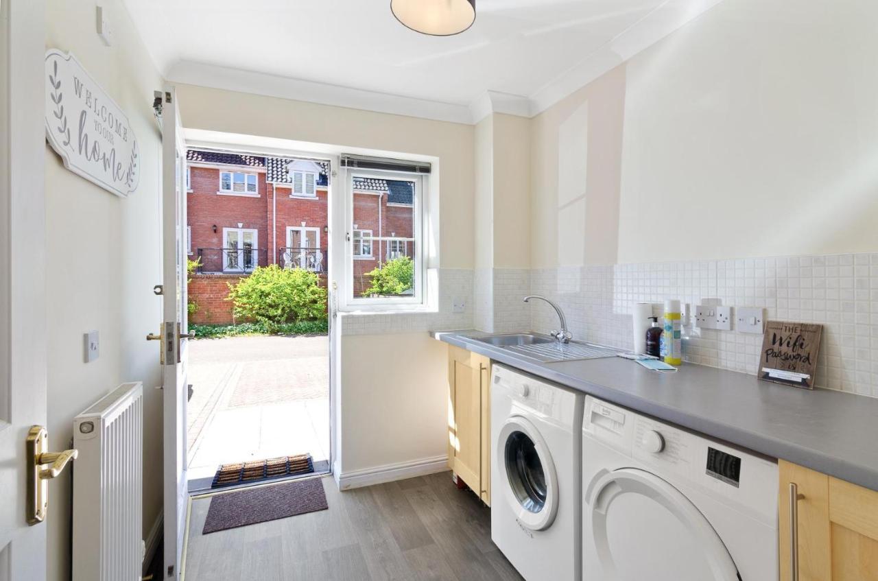 4Br Townhouse Wbalcony Free Parking Fast Wi-Fi Villa NWI Eksteriør billede