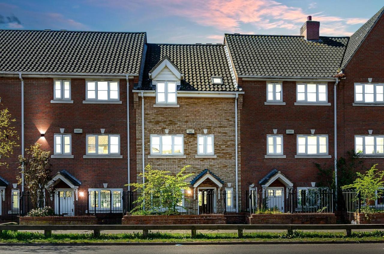4Br Townhouse Wbalcony Free Parking Fast Wi-Fi Villa NWI Eksteriør billede