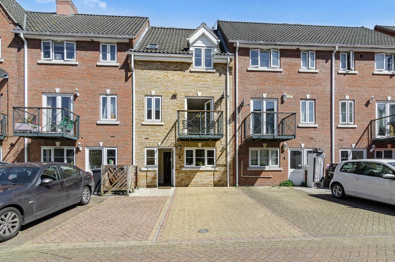 4Br Townhouse Wbalcony Free Parking Fast Wi-Fi Villa NWI Eksteriør billede