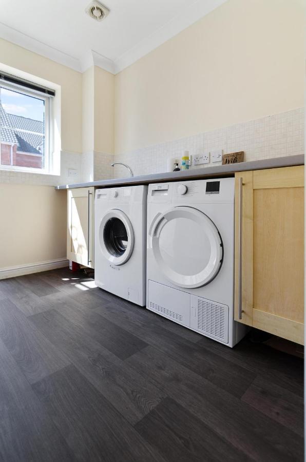 4Br Townhouse Wbalcony Free Parking Fast Wi-Fi Villa NWI Eksteriør billede